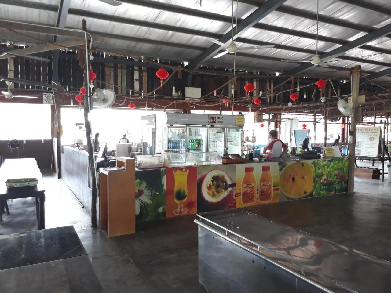 Uk Farm Agro Resort Keluang Ngoại thất bức ảnh