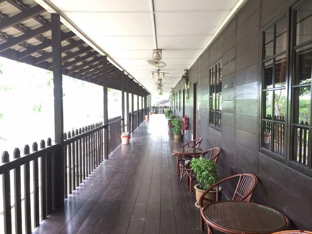 Uk Farm Agro Resort Keluang Ngoại thất bức ảnh