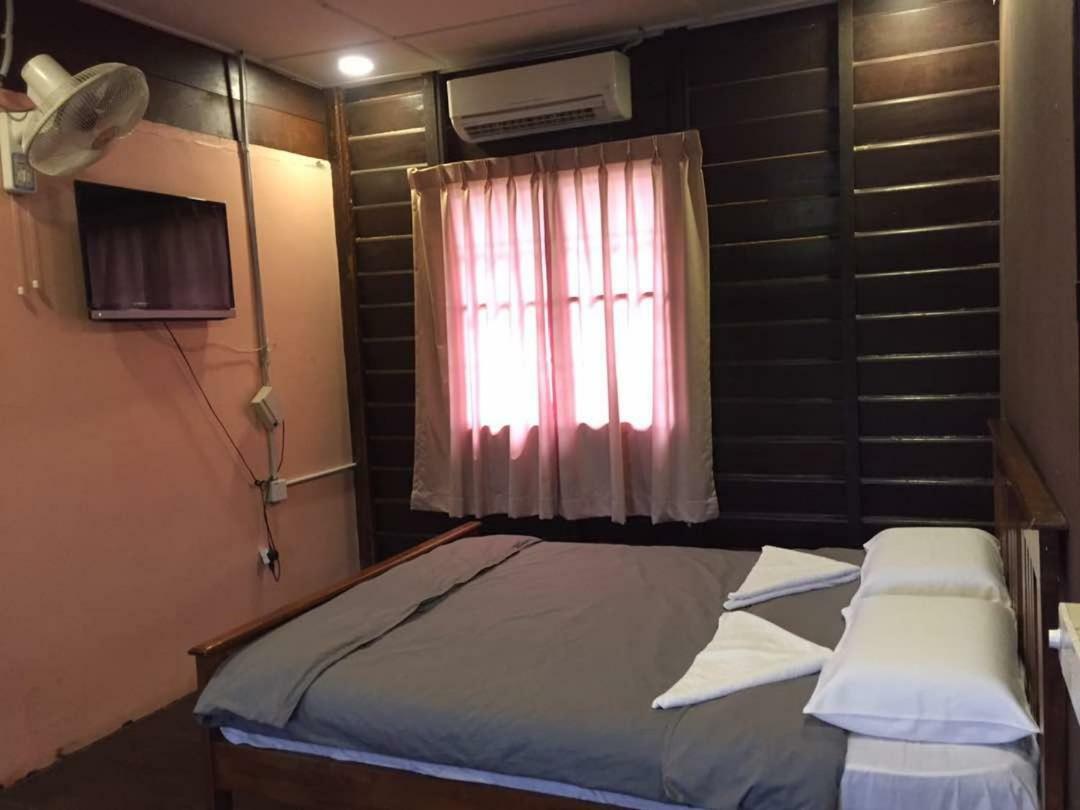 Uk Farm Agro Resort Keluang Ngoại thất bức ảnh